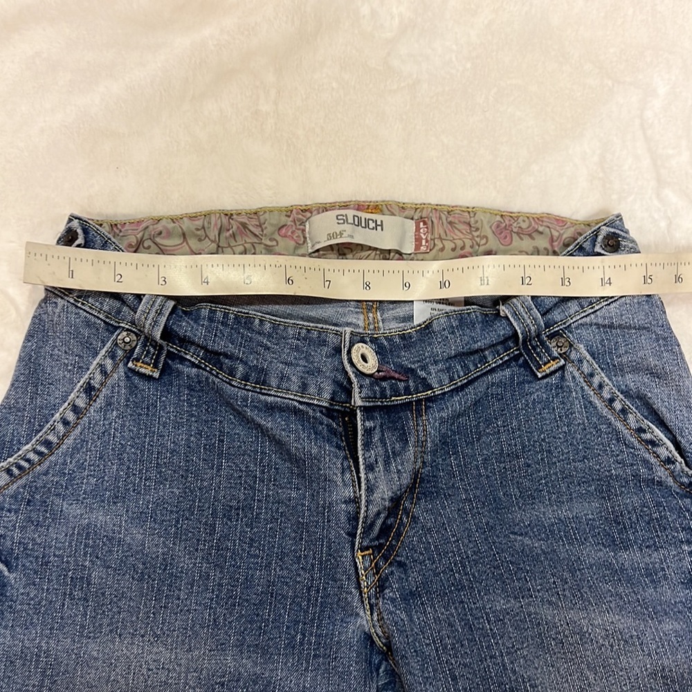 Vintage LEVI SLOUCH 504 jeans. Distressed cropped ankle. - Picture 5 of 10